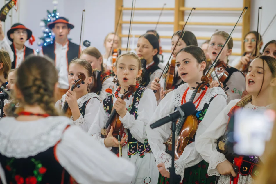 Muzyka, obecność i gesty, które mają znaczenie - Głos Beskidu poruszył serca pacjentów - zdjęcie 10