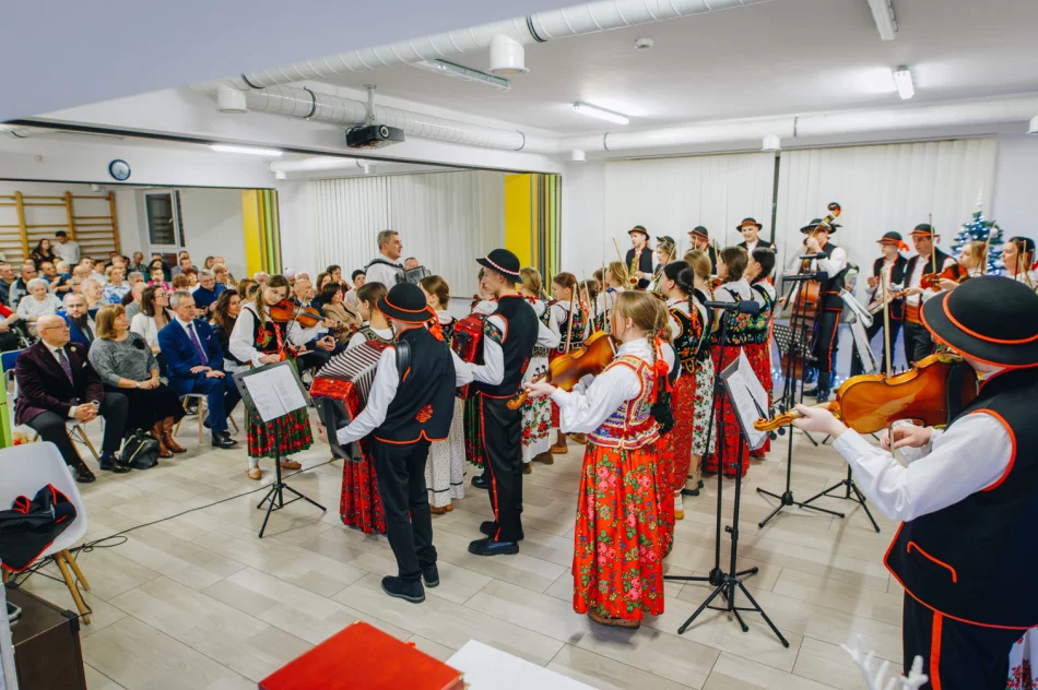 Muzyka, obecność i gesty, które mają znaczenie - Głos Beskidu poruszył serca pacjentów - zdjęcie 12