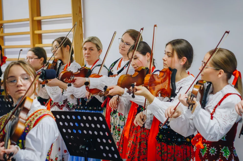 Muzyka, obecność i gesty, które mają znaczenie - Głos Beskidu poruszył serca pacjentów - zdjęcie 18