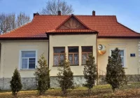 Bekówka jako oddział muzeum - z romskimi lokatorami - zdjęcie główne