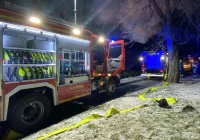 Ogień objął garaż, w środku był samochód - zdjęcie główne