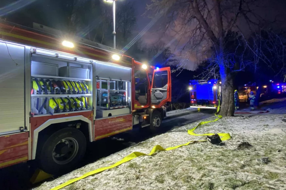 Ogień objął garaż, w środku był samochód - zdjęcie 6