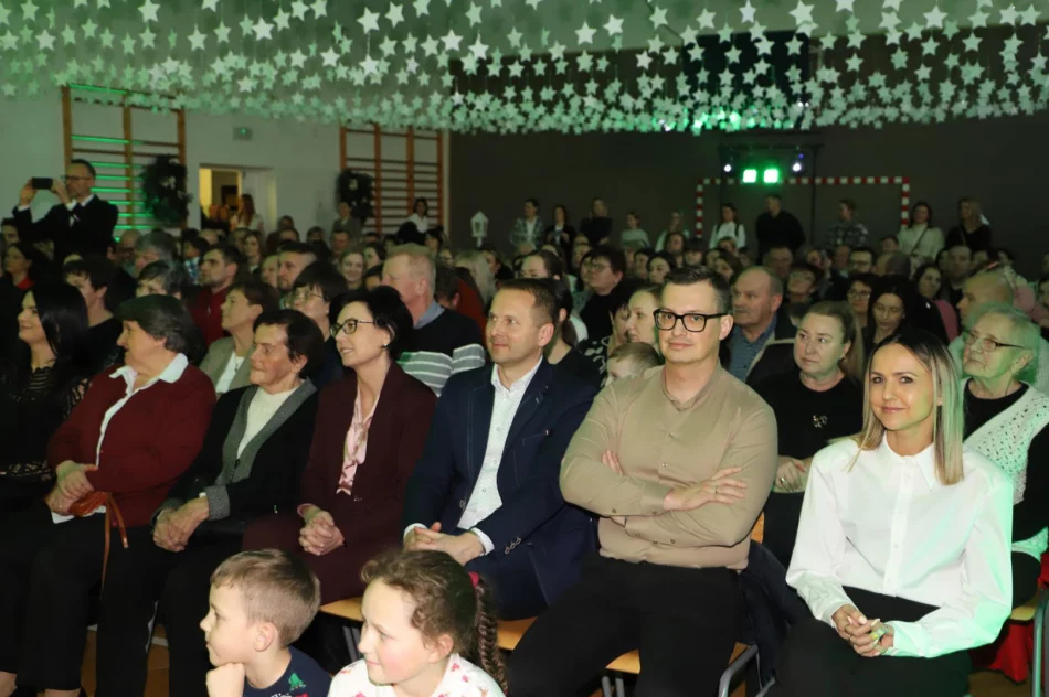 Cud Bożego Narodzenia - Jasełka w Szkole Podstawowej w Pisarzowej - zdjęcie 3