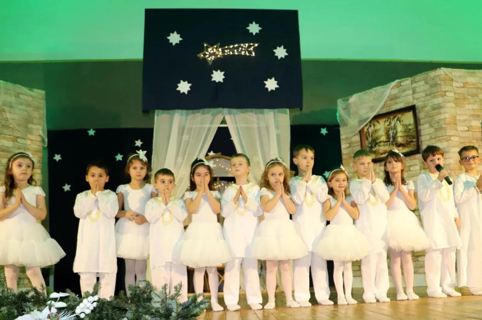 Cud Bożego Narodzenia - Jasełka w Szkole Podstawowej w Pisarzowej - zdjęcie 5