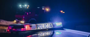 Dachowanie w środku nocy. Pijany 19-latek skasował Golfa i trafił do aresztu - zdjęcie główne