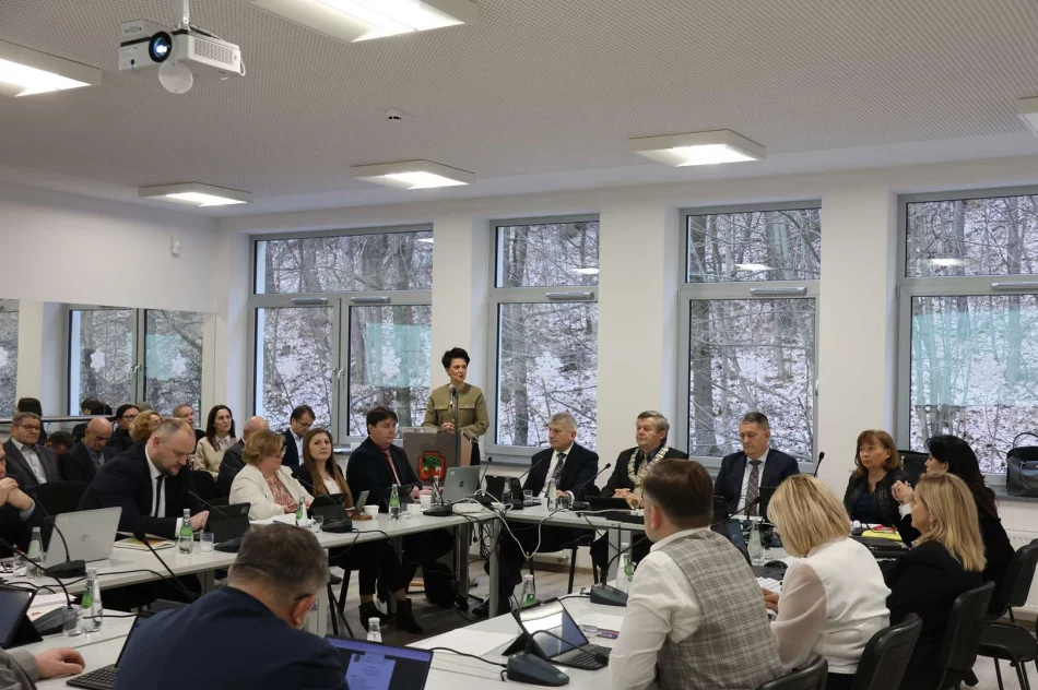 Budżet na rok 2026 oraz nowe symbole miejskie – relacja z XXIV Sesji Rady Miasta Limanowa! - zdjęcie 3