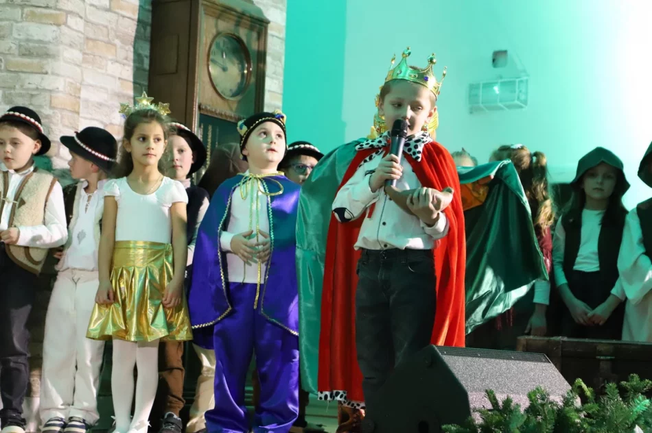 Szkolne jasełka z udziałem władz i mieszkańców (ZDJĘCIA) - zdjęcie 13