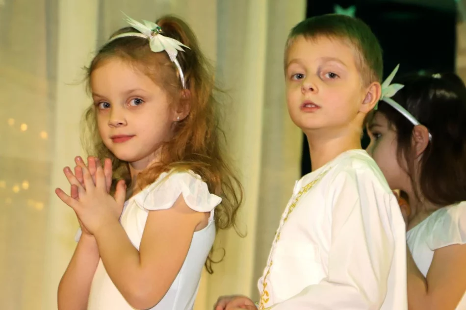 Szkolne jasełka z udziałem władz i mieszkańców (ZDJĘCIA) - zdjęcie 15