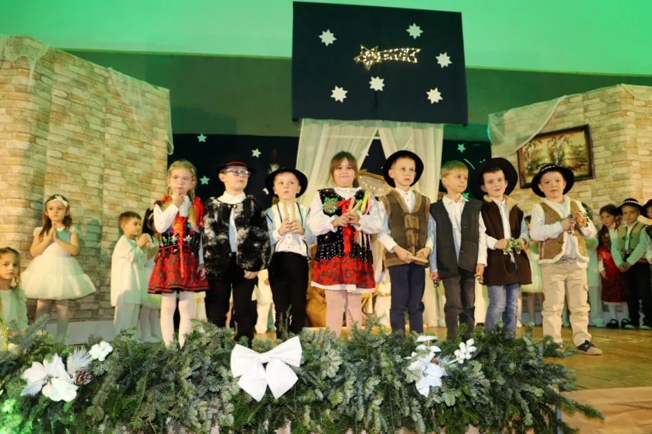 Szkolne jasełka z udziałem władz i mieszkańców (ZDJĘCIA) - zdjęcie 20
