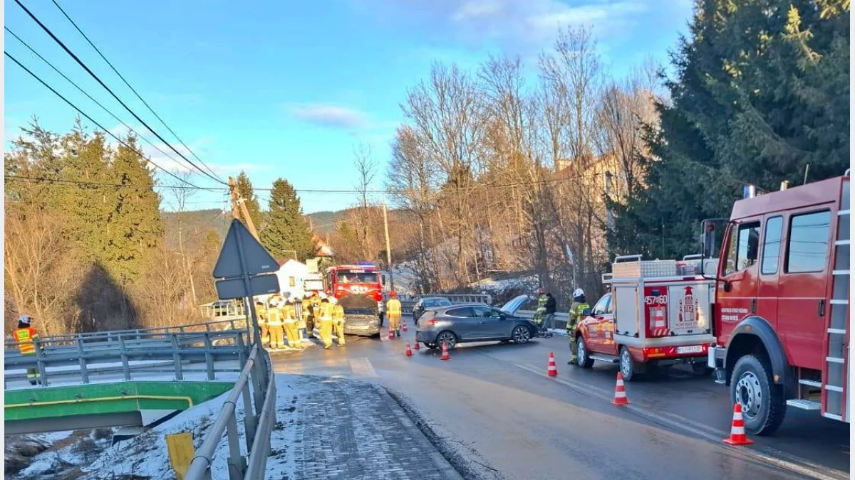 Kolizja dwóch samochodów/fot.: OSP Stara Wieś