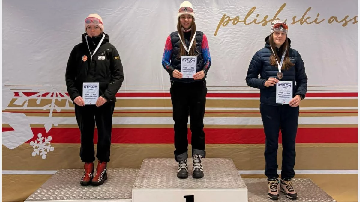 Emilia Grzędziak na podium Pucharu Polski w Jakuszycach/Fot.: archiwum Witów Ski Mszana Górna.
