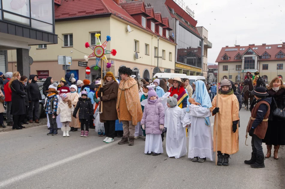 Limanowa uczciła Święto Trzech Króli uroczystym orszakiem - zdjęcie 3