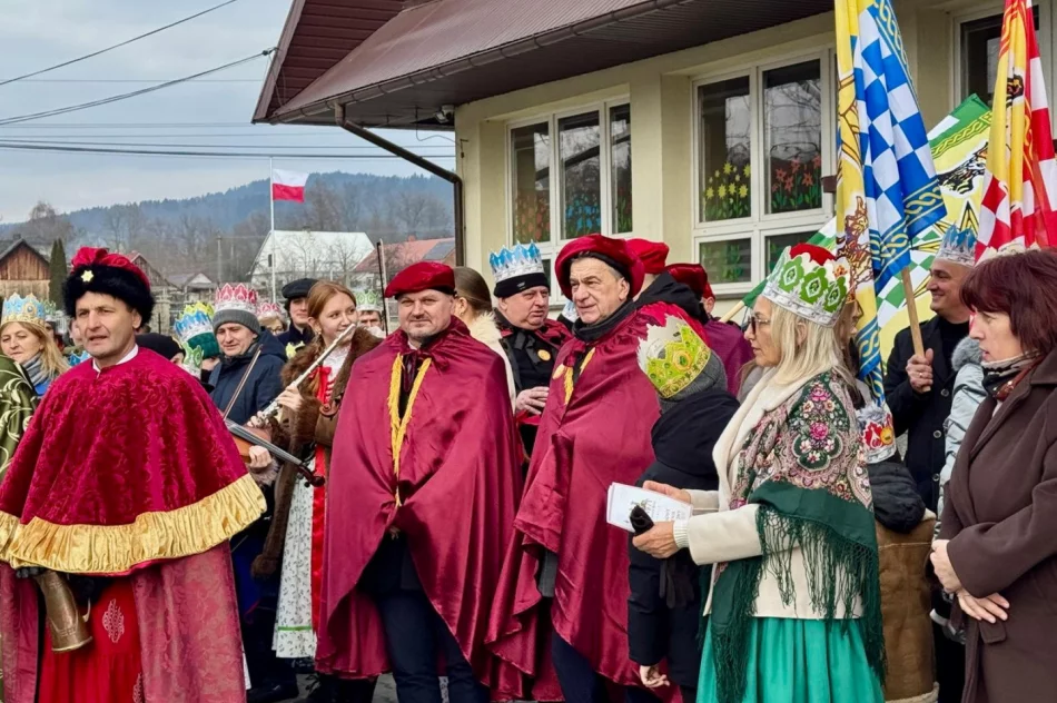 Proboszcz, starosta i wójt w kolorowym orszaku (ZDJĘCIA) - zdjęcie 20