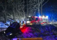 Auto zawisło na skarpie - zdjęcie główne