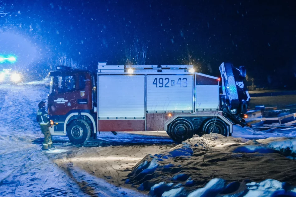Auto zawisło na skarpie - zdjęcie 4