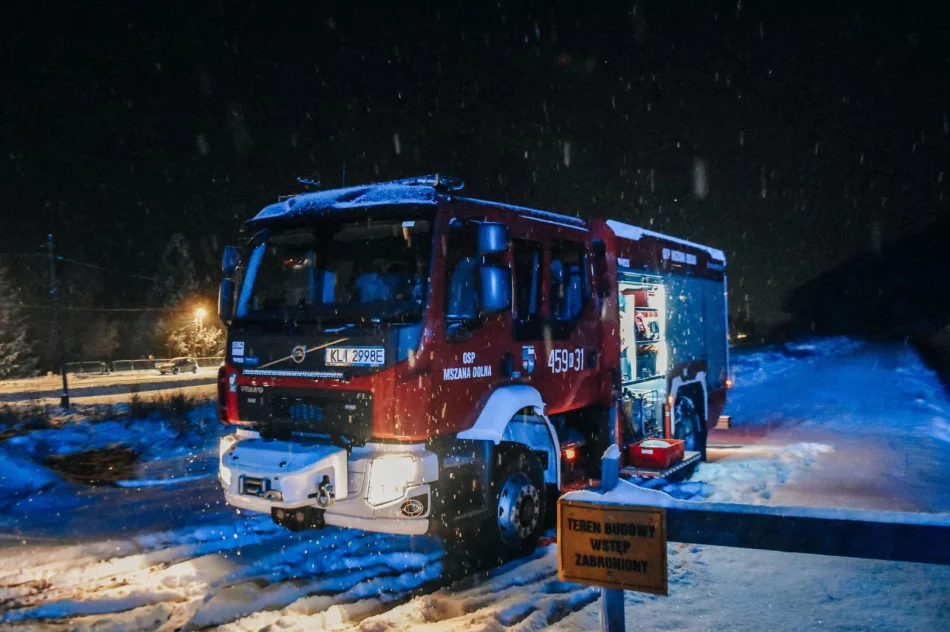 Auto zawisło na skarpie - zdjęcie 5