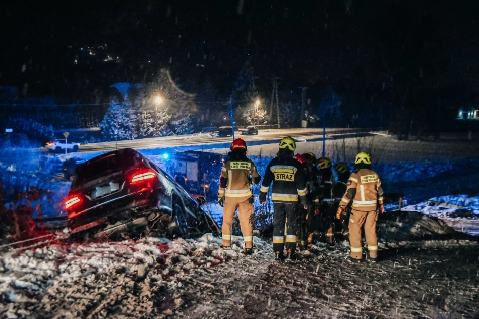 Auto zawisło na skarpie - zdjęcie 7