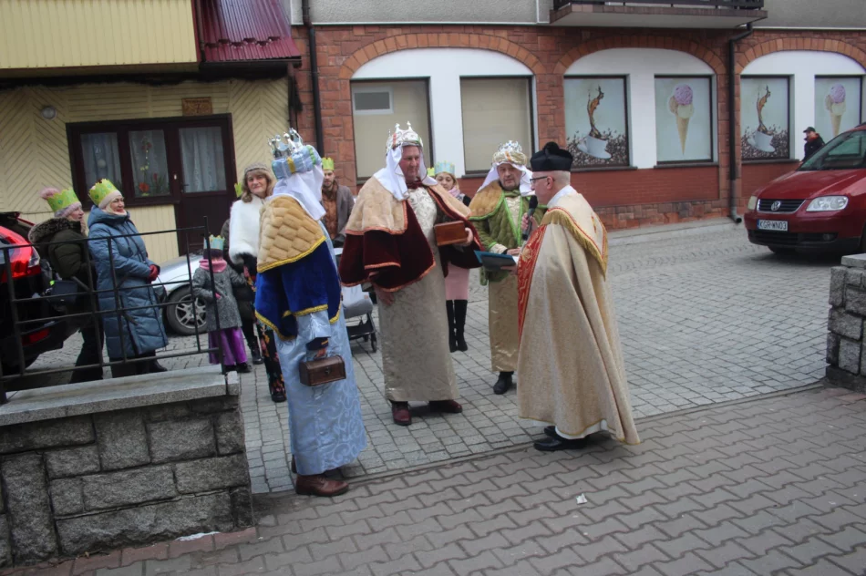 Orszak Trzech Króli przeszedł ulicami miejscowości - zdjęcie 7