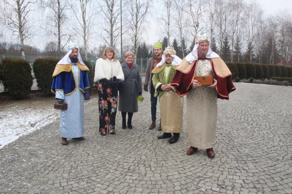 Orszak Trzech Króli przeszedł ulicami miejscowości - zdjęcie 13