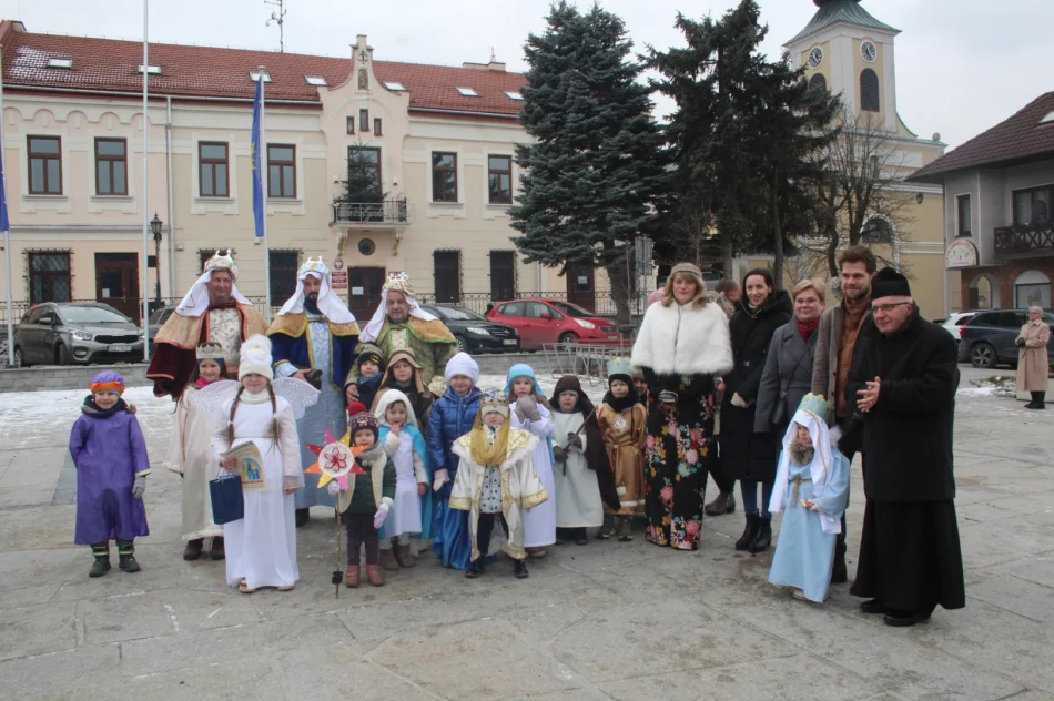 Orszak Trzech Króli przeszedł ulicami miejscowości - zdjęcie 16