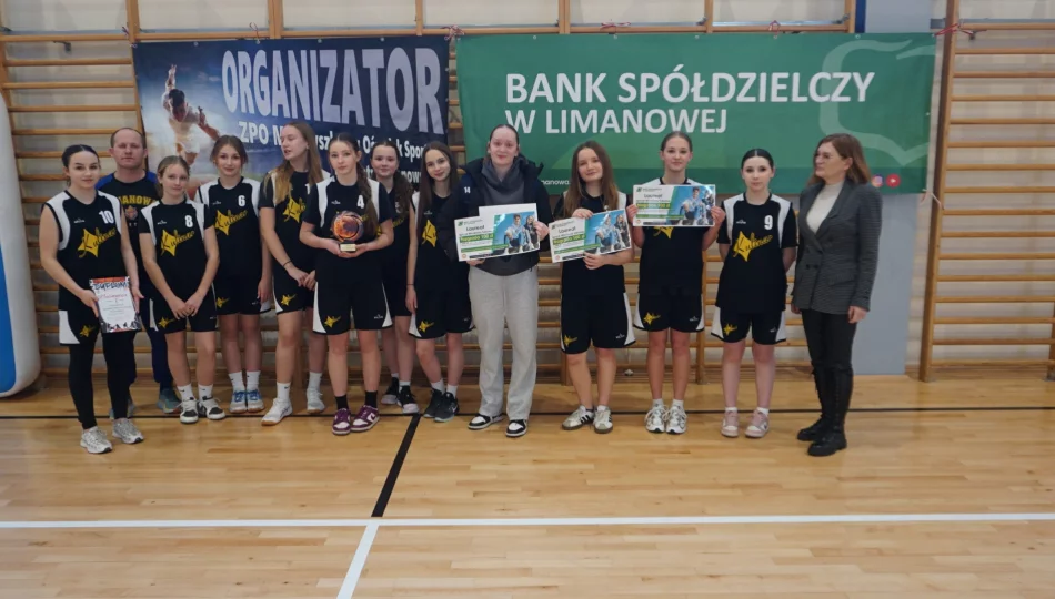 Szkoły podstawowe rozstrzygnęły walkę o mistrzostwo powiatu w koszykówce dziewcząt - zdjęcie 1
