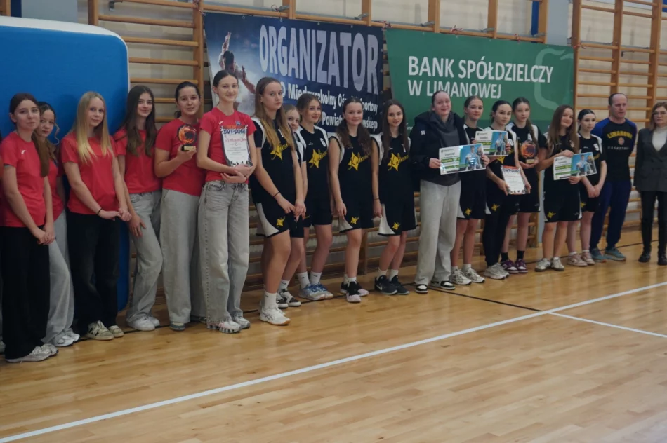 Szkoły podstawowe rozstrzygnęły walkę o mistrzostwo powiatu w koszykówce dziewcząt - zdjęcie 2