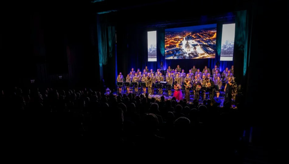 Noworoczny koncert - Orkiestra Straży Granicznej na scenie - zdjęcie 1