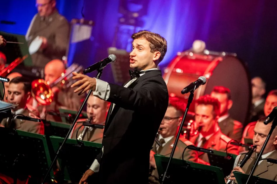 Noworoczny koncert - Orkiestra Straży Granicznej na scenie - zdjęcie 6