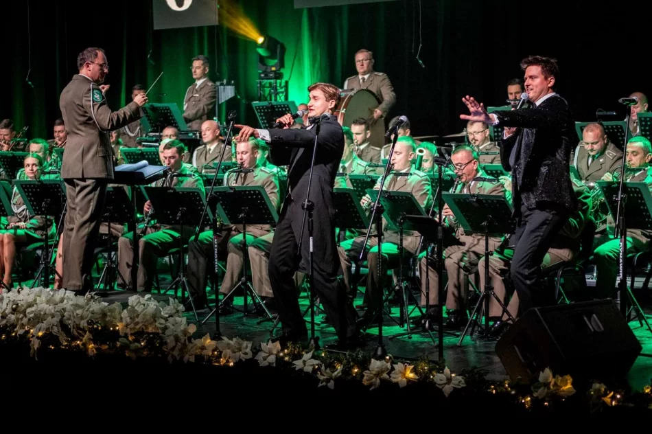 Noworoczny koncert - Orkiestra Straży Granicznej na scenie - zdjęcie 7