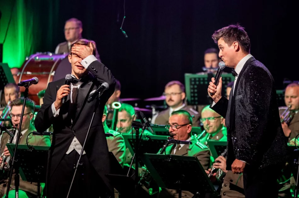 Noworoczny koncert - Orkiestra Straży Granicznej na scenie - zdjęcie 11