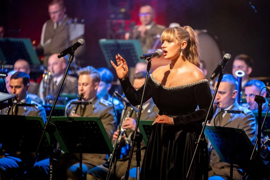 Noworoczny koncert - Orkiestra Straży Granicznej na scenie - zdjęcie 13