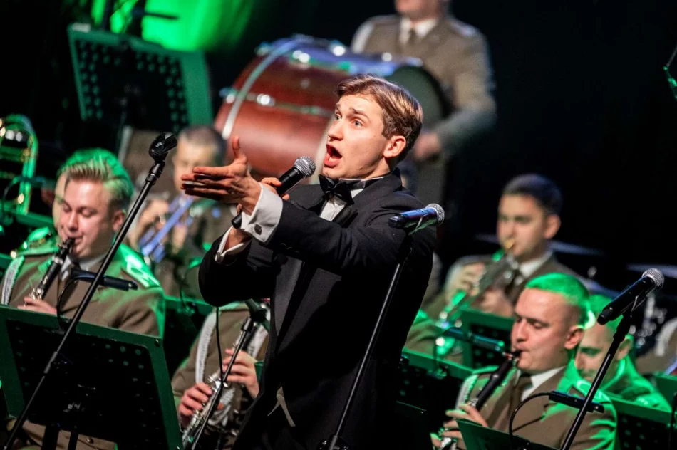 Noworoczny koncert - Orkiestra Straży Granicznej na scenie - zdjęcie 15