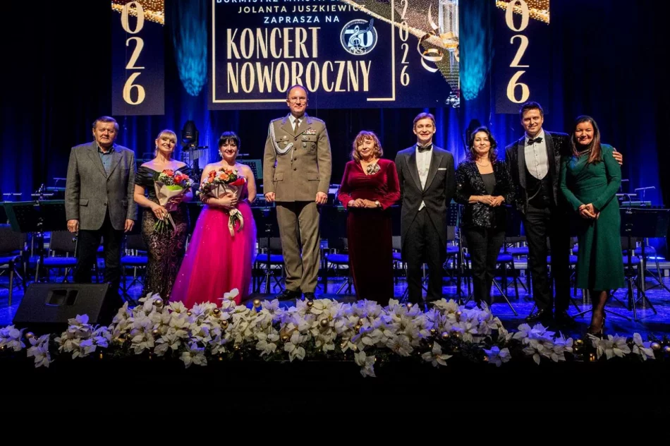 Noworoczny koncert - Orkiestra Straży Granicznej na scenie - zdjęcie 17