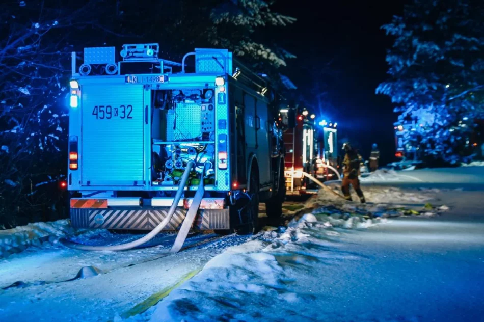 Nocny pożar zabudowań - zdjęcie 10