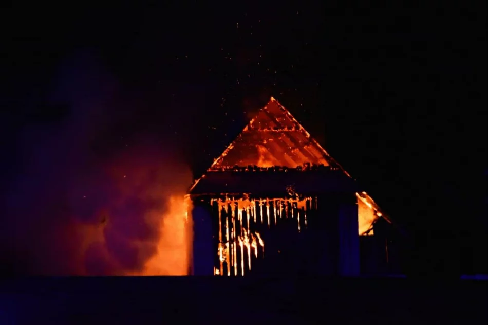 Nocny pożar zabudowań - zdjęcie 14