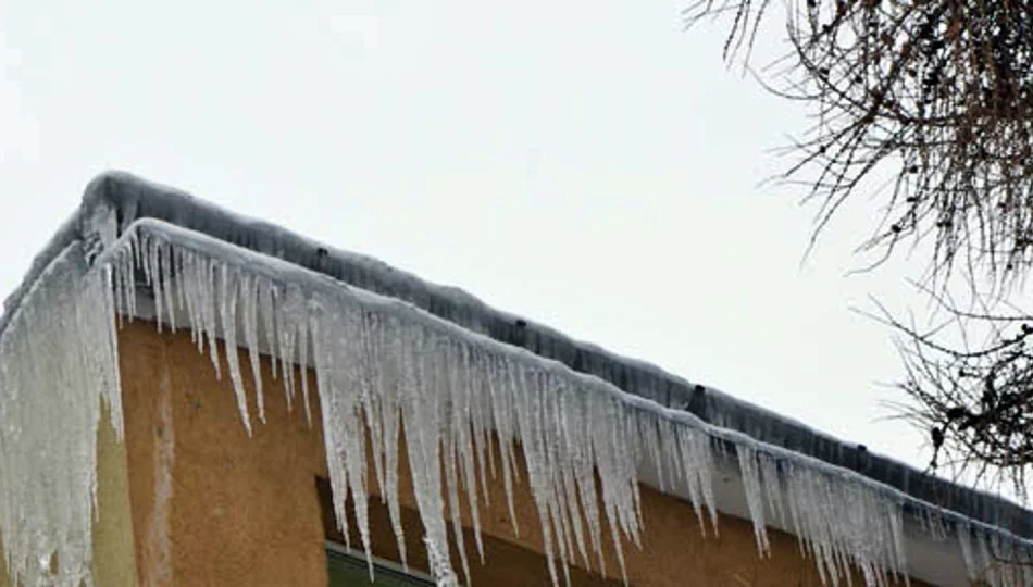 Śnieg na dachach i zaniedbane kominy - grożą surowe kary - zdjęcie 1