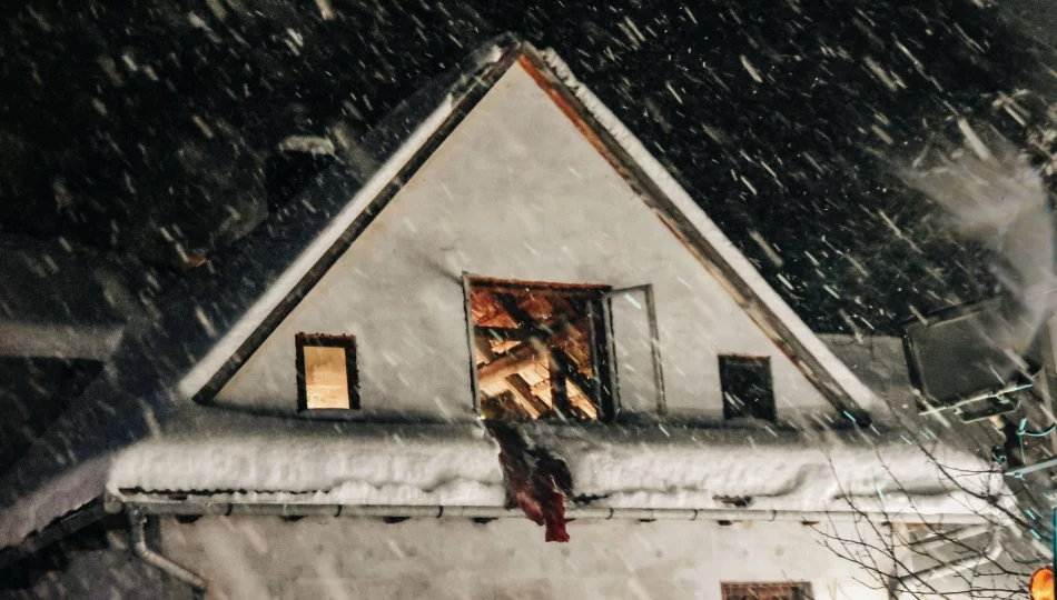 Ogień na poddaszu, senior stracił dach nad głową - zdjęcie 1