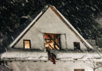 Ogień na poddaszu, senior stracił dach nad głową - zdjęcie główne