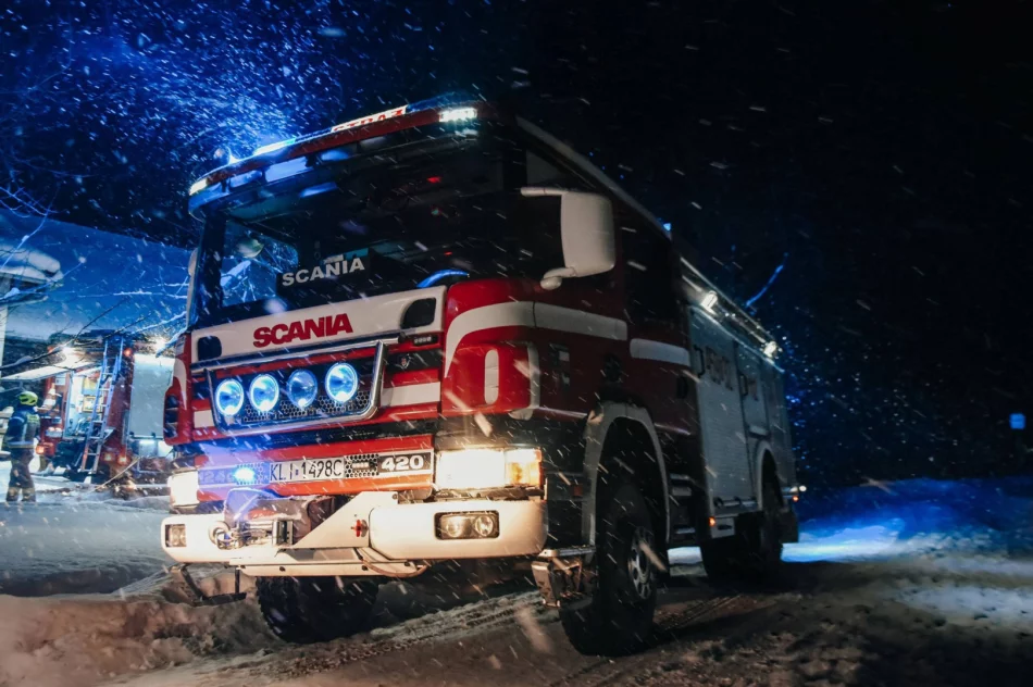Ogień na poddaszu, senior stracił dach nad głową - zdjęcie 2