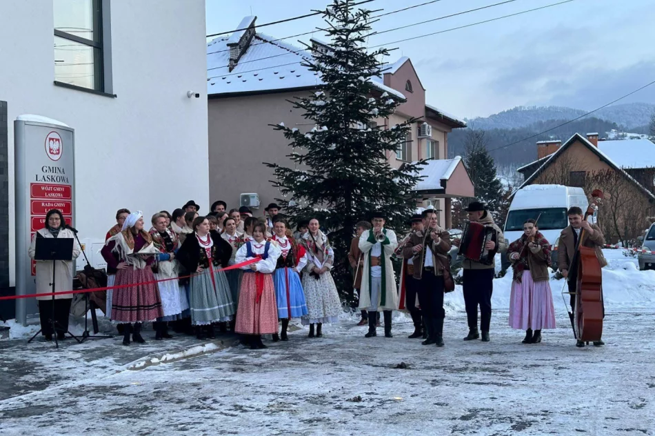 Uroczyste otwarcie rozbudowanego Urzędu Gminy Laskowa - zdjęcie 6
