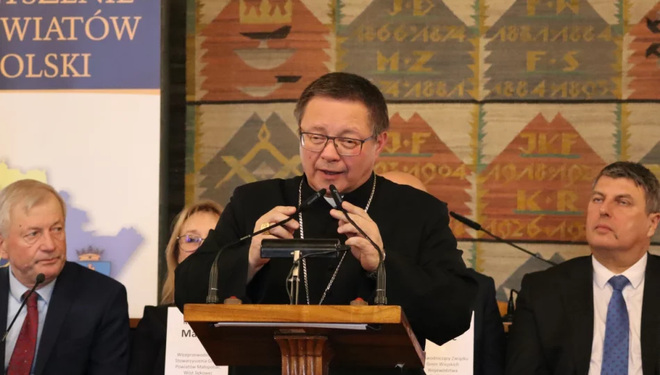 „Trzeba rozpoznawać dobro”. Kard. Grzegorz Ryś i wicepremier u samorządowców - zdjęcie 1