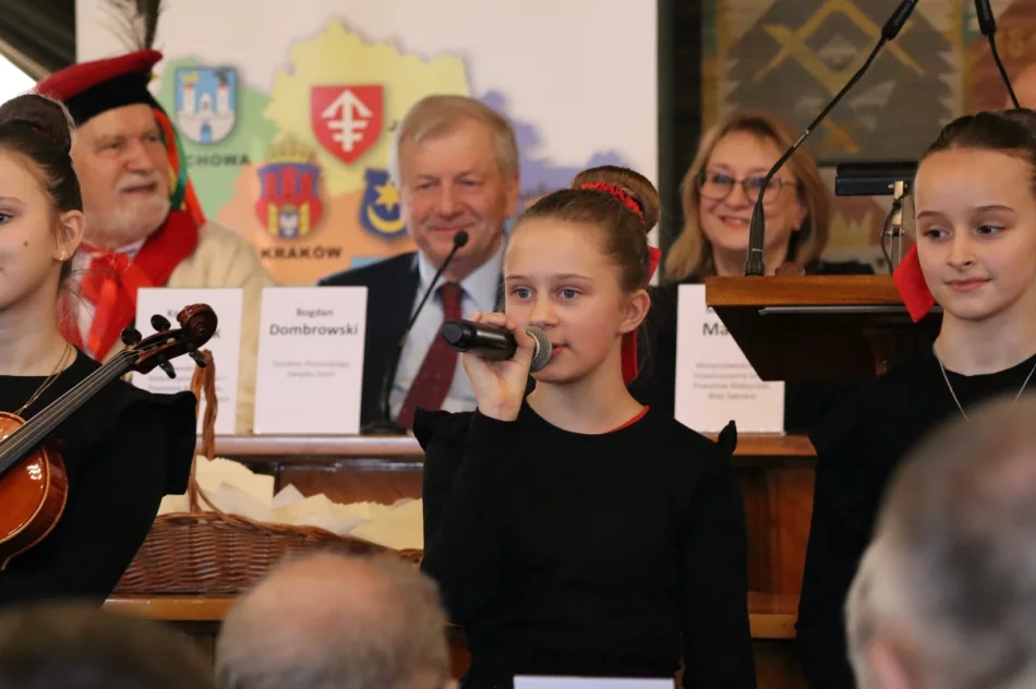 „Trzeba rozpoznawać dobro”. Kard. Grzegorz Ryś i wicepremier u samorządowców - zdjęcie 3