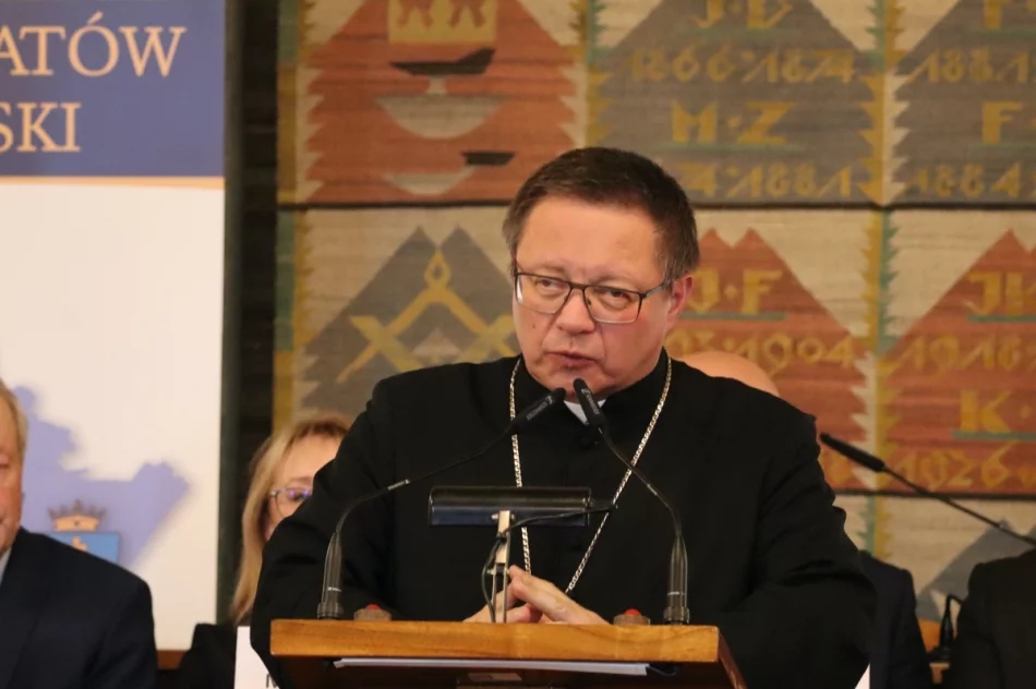 „Trzeba rozpoznawać dobro”. Kard. Grzegorz Ryś i wicepremier u samorządowców - zdjęcie 9