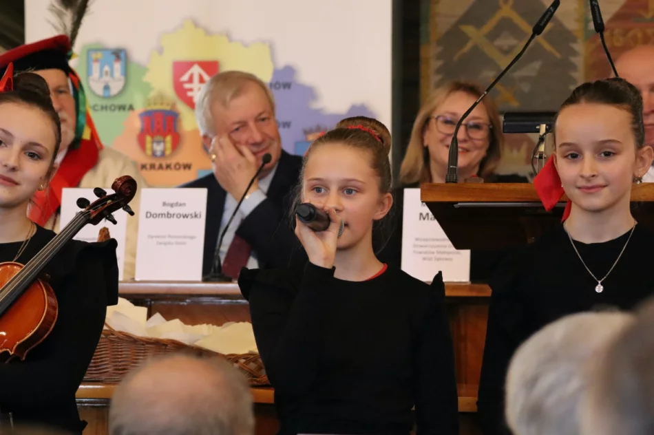 „Trzeba rozpoznawać dobro”. Kard. Grzegorz Ryś i wicepremier u samorządowców - zdjęcie 13