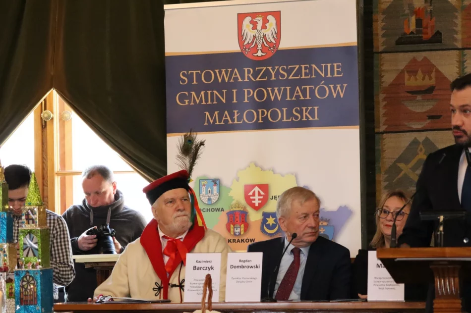 „Trzeba rozpoznawać dobro”. Kard. Grzegorz Ryś i wicepremier u samorządowców - zdjęcie 14