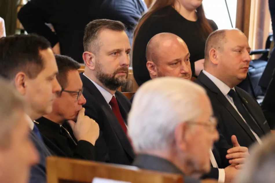 „Trzeba rozpoznawać dobro”. Kard. Grzegorz Ryś i wicepremier u samorządowców - zdjęcie 15