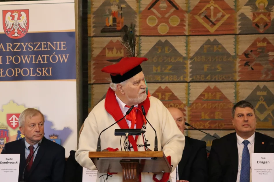 „Trzeba rozpoznawać dobro”. Kard. Grzegorz Ryś i wicepremier u samorządowców - zdjęcie 16