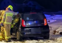 Nocny pożar samochodu. Właściciel sam ruszył do walki z ogniem - zdjęcie główne