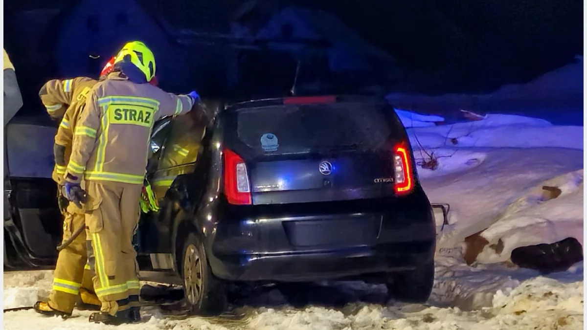 Nocny pożar samochodu w Mszanie Dolnej. Zdjęcia otrzymaliśmy od naszego Czytelnika - dziękujemy!