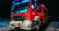 Nocny pożar samochodu. Właściciel sam ruszył do walki z ogniem - zdjęcie 3